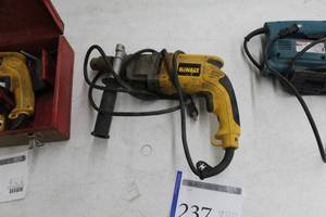 lot 237 image: DeWalt VSR Hammerdrill 58 Steel Drilling 12 DW515