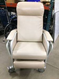 lot 38 image: Lumex Clinical Care Recliner
