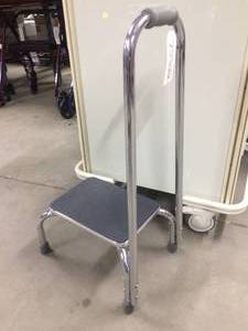 lot 42 image: Medical&nbspStep Stool With Support Rail Handle