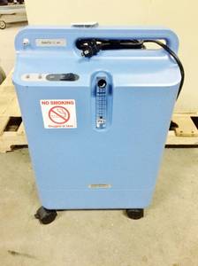 lot 74 image: MSRP $1500 Respironics EverFlo Q OPI At Home&nbsp5 Liter Oxygen Concentrator - Great Working Condition