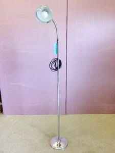 lot 15 image: Nightingale Cool Touch Chrome Gooseneck Telescoping Industrial Medical Exam Light Lamp - Excellent Condition Super Chic For Your Industrial Look Reading Light Or Mechanics Garage