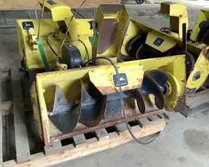 lot 628 image: John Deere Snowthrower 37