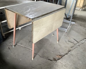 lot 638 image: Engine Work Table & Desk