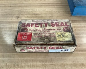 lot 90 image: Tubeless Tire Repair Kit