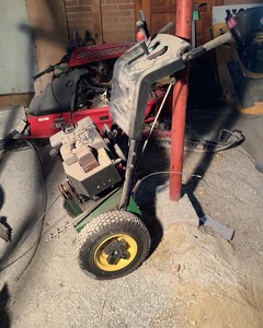 lot 683 image: John Deere Snowblower
