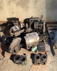 lot 689 image: Assorted Snowmobile Engines