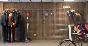 lot 245 image: Chrome Gridwall Panels, 16 linear ft