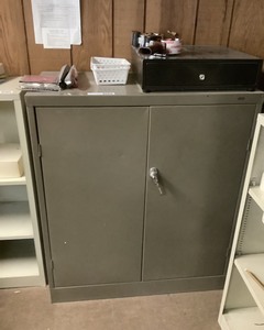 lot 249 image: Tennsco Steel Cabinet