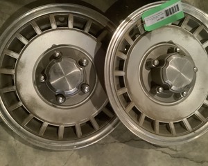 lot 288 image: Grand Prix 15x7 Wheel Covers