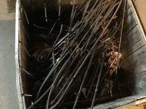 lot 270 image: Pallet of Ski Rods