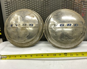 lot 288B image: Antique Hub Caps - Ford