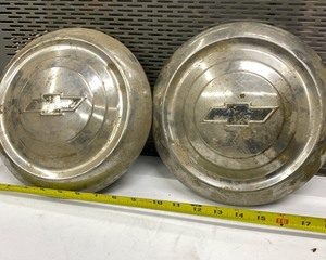 lot 288C image: Antique Hub Caps - Chevy