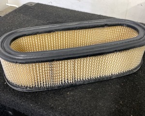lot 296 image: 12 Briggs & Stratton Oval Air Filters