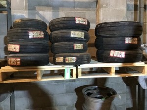 lot 407 image: Airplane Tires, new