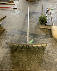 lot 617 image: Snow Roof Rake