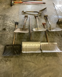 lot 618 image: Assortment of Shovels