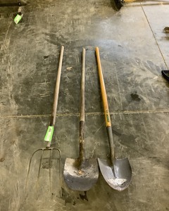 lot 619 image: Shovels and Pitch Fork