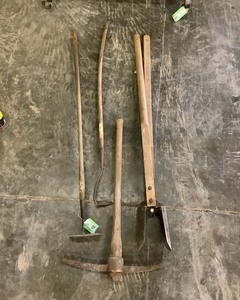 lot 620 image: Pick Axe, Post Hole Digger, Hoes