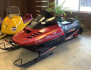 lot 5 image: 1995 Ski-Doo STX Snowmobile