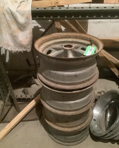 lot 413 image: Pontiac Wheel Rims