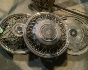 lot 416 image: Assorted Wheel Hubcaps