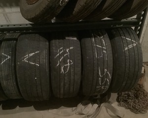lot 418 image: Bridgestone 27555R20, used