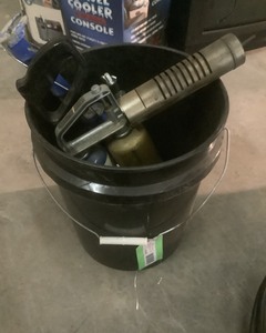 lot 561 image: Assorted Tools in a Bucket
