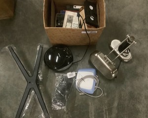 lot 580 image: Misc Desk and Office Items
