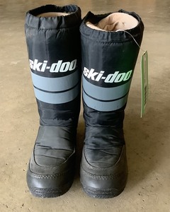 lot 287 image: Ski-Doo Boots