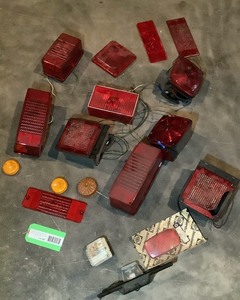 lot 289 image: Box of Misc Trailer Lights