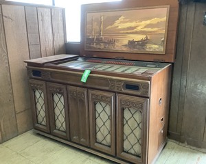 lot 13 image: Juke Box with Wide Variety of Records