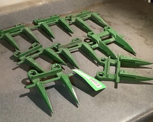 lot 465 image: John Deere Two Tine Knife Guards (8)