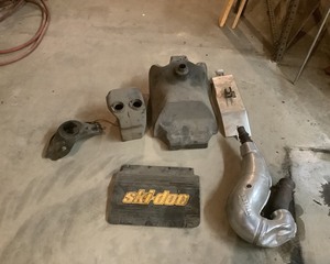 lot 404 image: Box of Misc 1996 MX2583 Parts