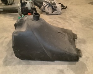 lot 339 image: 2008 Summit Fuel Tank