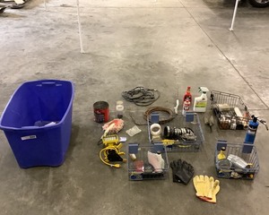 lot 576 image: Garage Items, Blue Tote