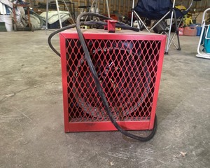 lot 574 image: 240V Utility Heater