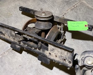 lot 524B image: Dixon Lawnmower Transaxle