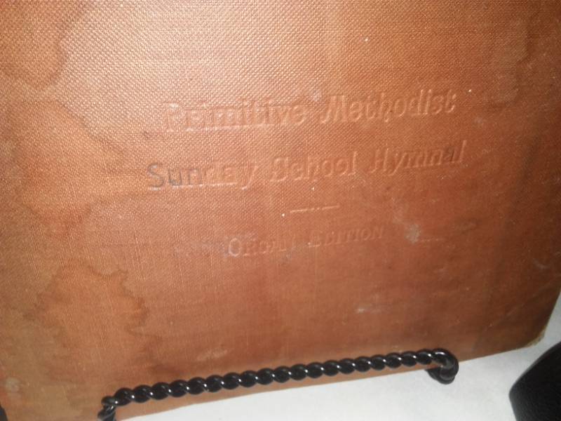 lot 299 image: Vintage Methodist hymnal, Zondervan Bible, Salmebog and book stand