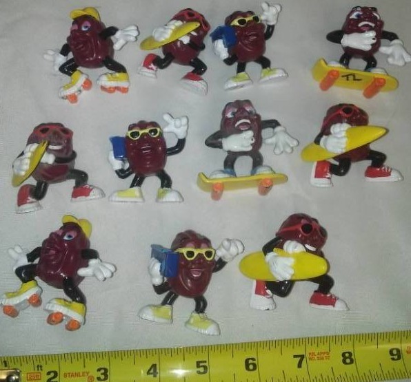 lot 237 image: 11 California Raisins.