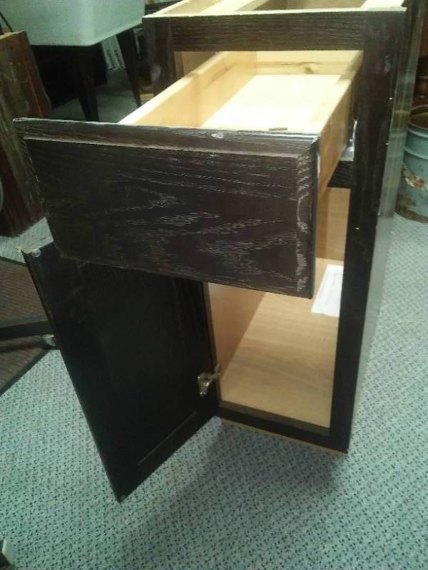 lot 288 image: Drawer Base Cabinet.