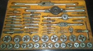 lot 18 image: Threadit Rethreading kit - complete excellent.