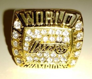 lot 120M image: LA Lakers 2000 NBA Ring, Kobe Bryant