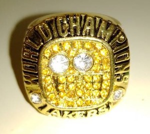 lot 170D image: L.A. Lakers NBA Ring 2001.