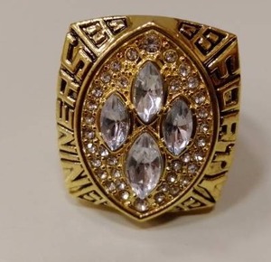 lot 170J image: San Francisco 49ers Joe Montana Super Bowl Ring.