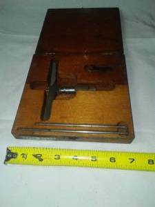 lot 76 image: Lufkin depth gauge - precision in case.