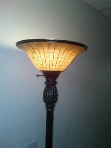 lot 87 image: 6 foot floor lamp excellent - newer style.