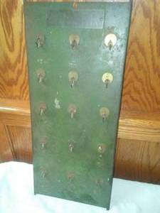 lot 90 image: Miller brand retail lock display for Yale & Towne Brand e - extremely rare, antique