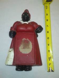 lot 116 image: Cast Vintage note pad and pen holder.