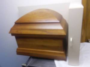 lot 138 image: Casket display - Oak chest