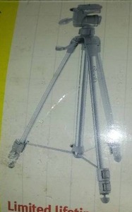 lot 187 image: Sunpak Tripod used but nice in box.